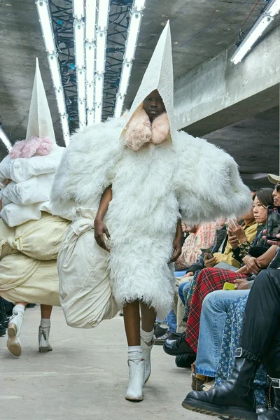 Look 24